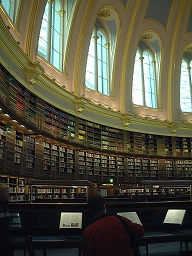 大英博物館内の書庫