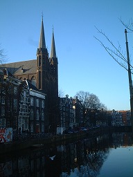 運河からのアムステルダム